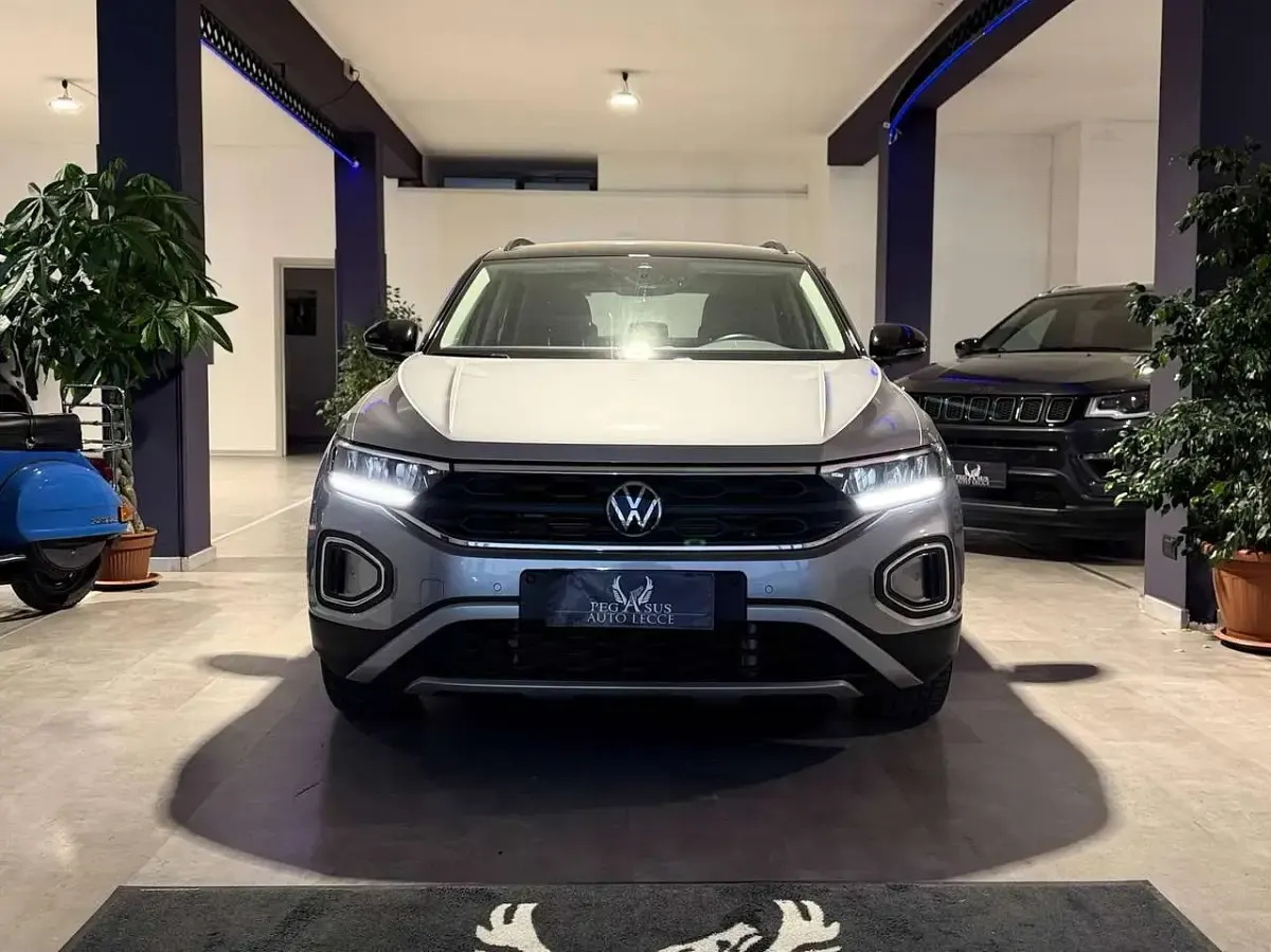Usata VW T-Roc Life 150 CV (110 kW) 2023 Argento SUV