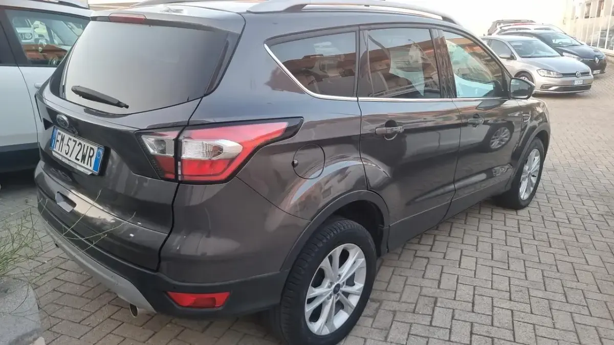 Usata Ford Kuga Vignale 150 CV (110 kW) 2018 Grigio SUV