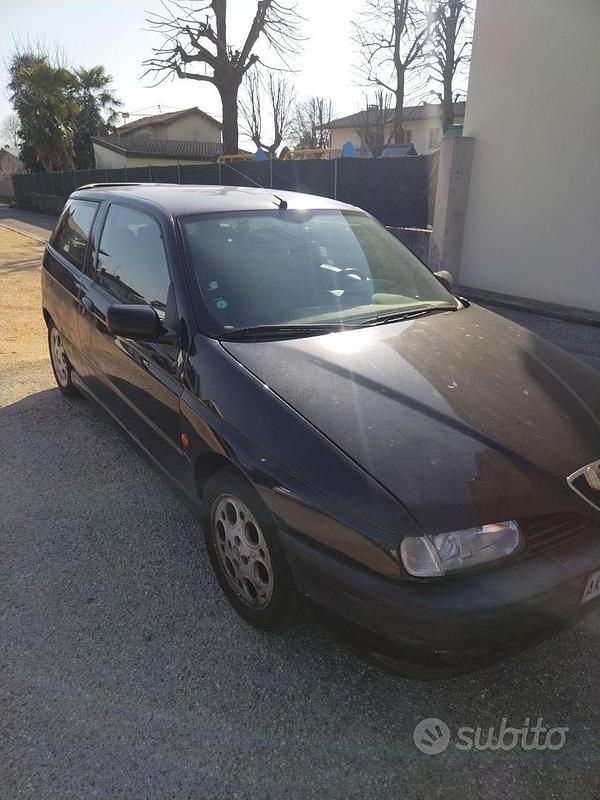Usata Alfa Romeo 145 Quadrifoglio 155 CV (114 kW) 1998 Nero Utilitaria