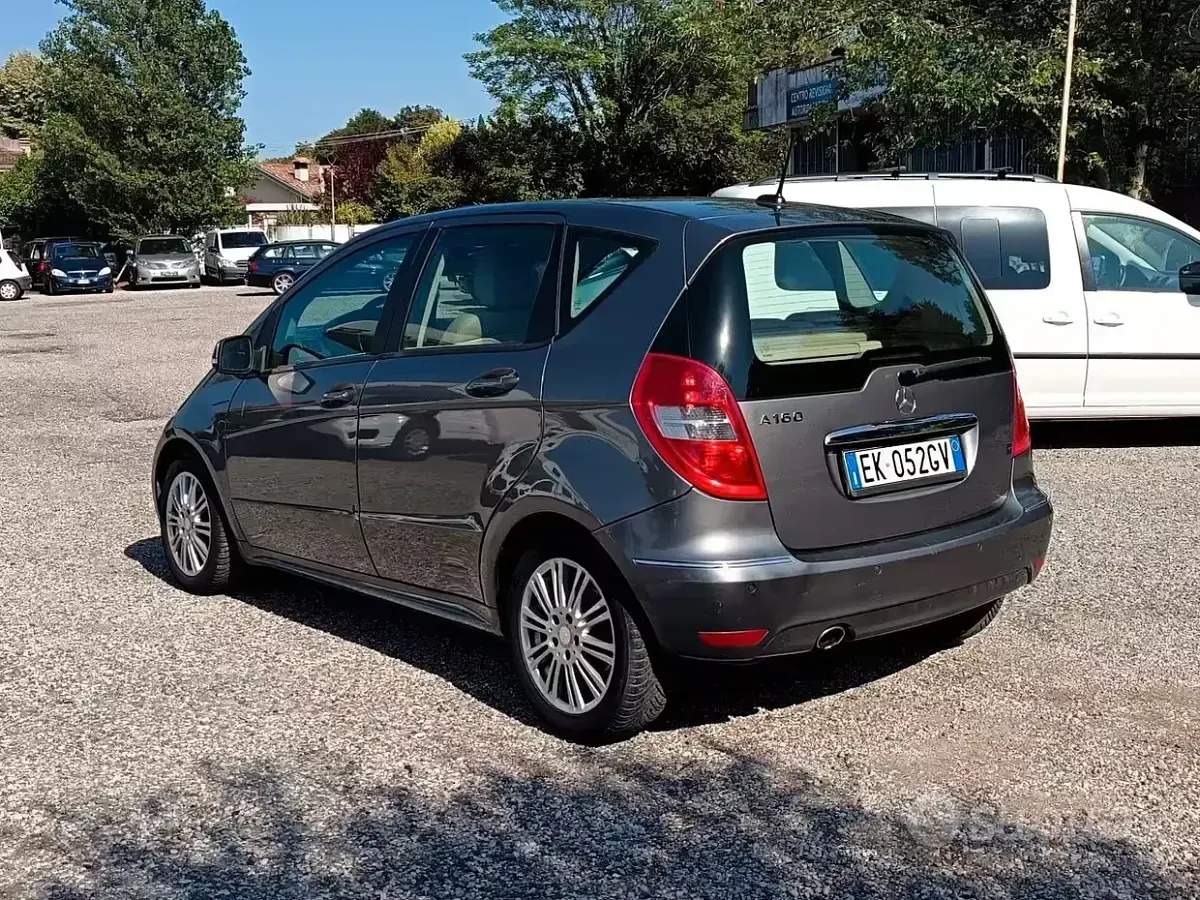 Usata Mercedes A160 Elegance 95 CV (69 kW) 2011 Grigio Utilitaria