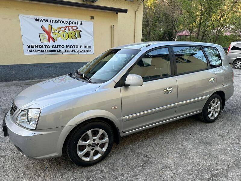 Usata Kia Carens EX 126 CV (92 kW) 2004 Argento Monovolume