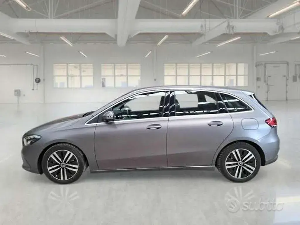 Gebraucht Mercedes B200 150 PS (110 kW) 2021 Grau Van / Kleinbus
