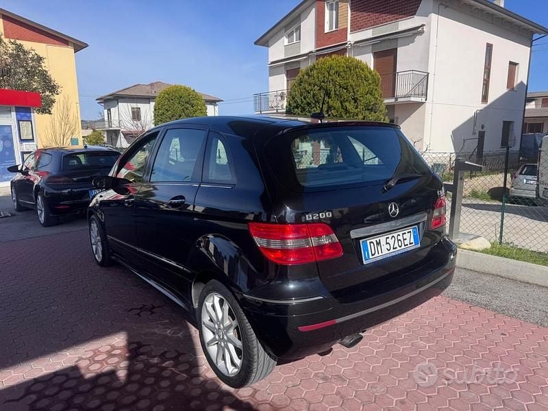 Usata Mercedes B200 108 CV (79 kW) 2009 Nero Monovolume