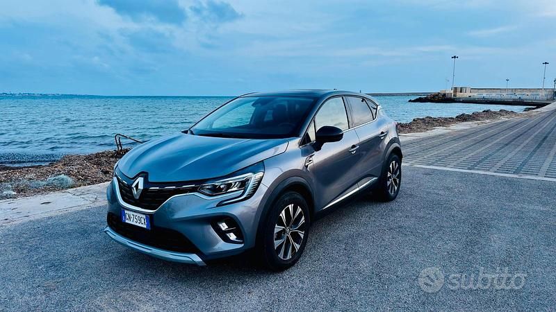 Usata Renault Captur 100 CV (73 kW) 2023 Grigio SUV