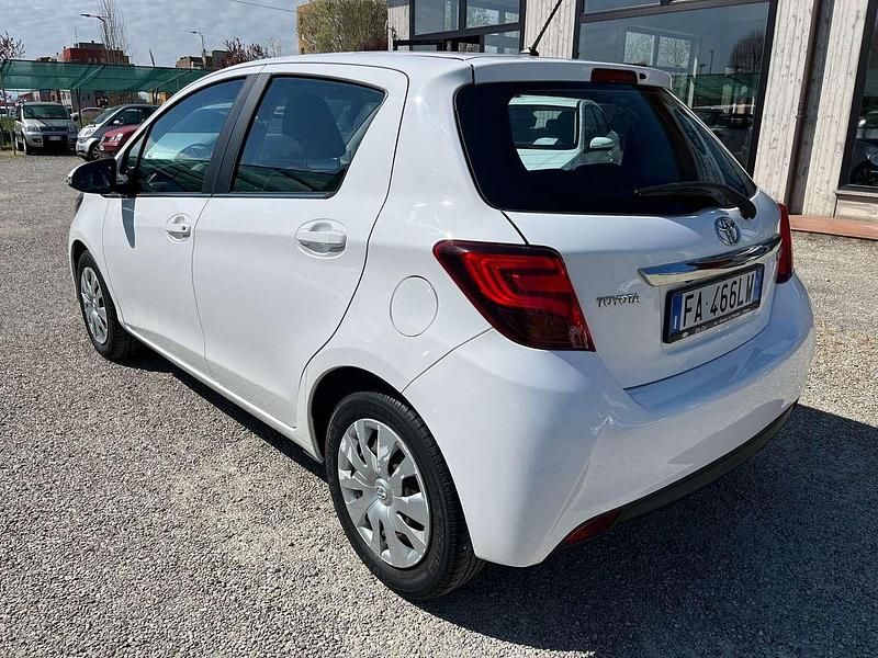 Usata Toyota Yaris Active 69 CV (50 kW) 2015 Bianco Utilitaria