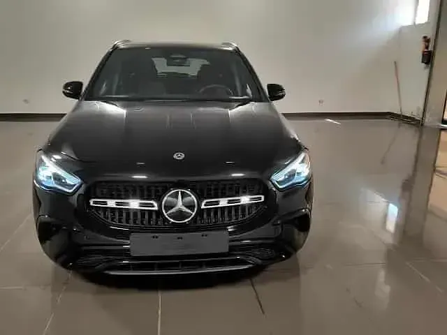 Käytetty Mercedes GLA200 Advanced Plus 150 HP (110 kW) 2024 Musta Katumaasturi