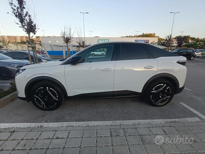 Usata Peugeot e-3008 154 kW (210 CV) 2024 Bianco SUV
