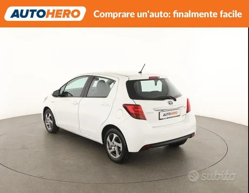 Usata Toyota Yaris Hybrid Active 73 CV (53 kW) 2017 Bianco Berlina