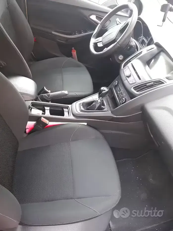 Usata Ford Focus 120 CV (88 kW) 2018 Grigio Berlina