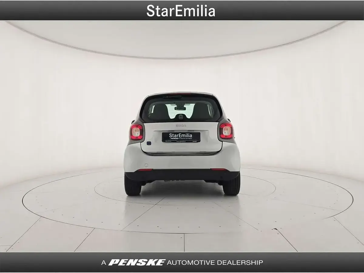 Usata Smart ForTwo Coupé Passion 60 kW (82 CV) 2022 Argento Utilitaria