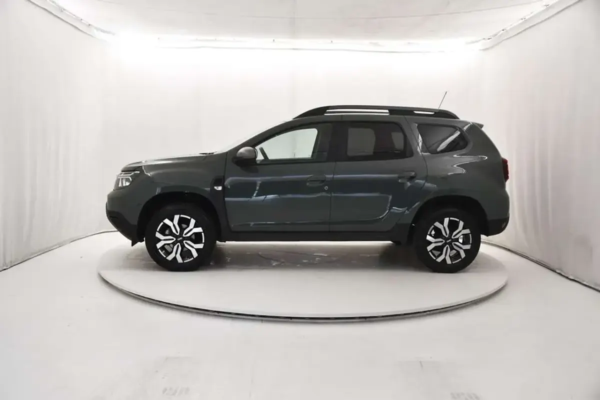 Usata Dacia Duster Journey 101 CV (74 kW) 2023 Grigio road SUV