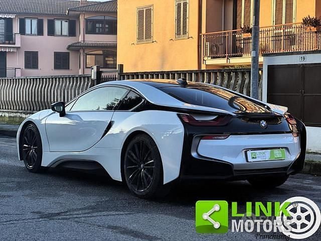 Usata BMW i8 Efficient Dynamics 374 CV (275 kW) 2016 Bianco Coupé