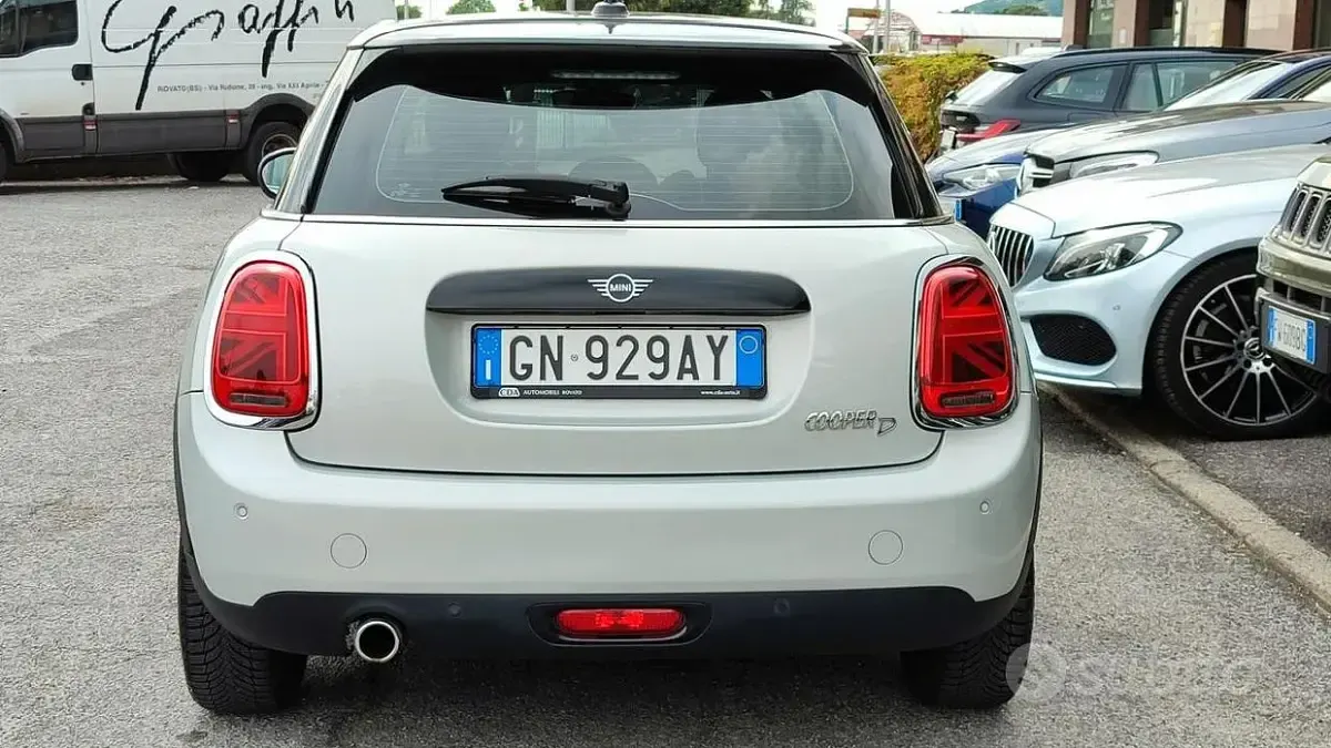 Usata Mini Cooper D Business 116 CV (85 kW) 2018 Grigio Utilitaria