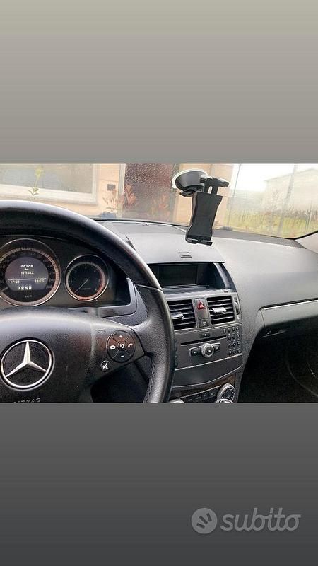Usata Mercedes 220 170 CV (125 kW) 2010 Nero Berlina