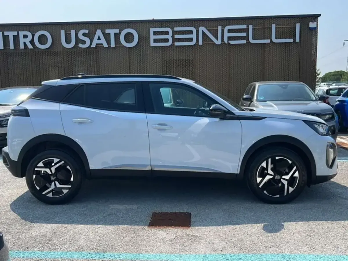 Usata Peugeot 2008 Allure 102 CV (75 kW) 2025 Bianco SUV