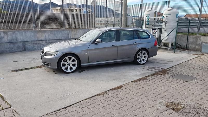 Usata BMW 318 143 CV (105 kW) 2011 Grigio Station wagon