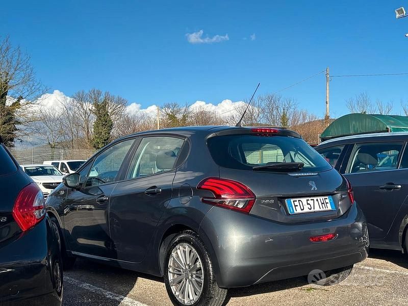 Usata Peugeot 208 Allure 81 CV (59 kW) 2016 Grigio Utilitaria