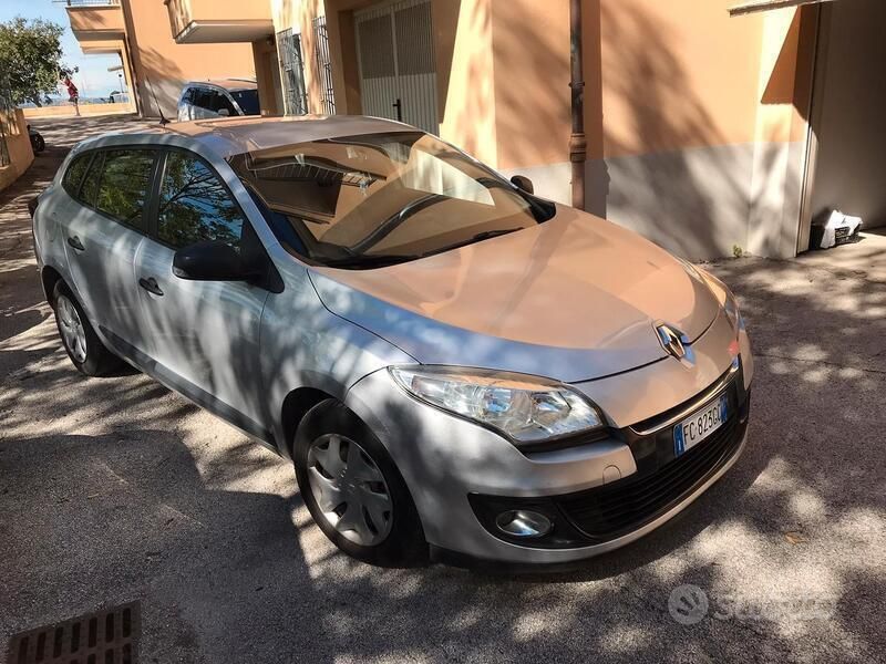 Usata Renault Mégane GrandTour 110 CV (80 kW) 2012 Grigio Station wagon