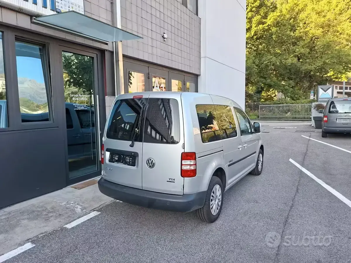 Usata VW Caddy 102 CV (75 kW) 2013 Grigio Monovolume