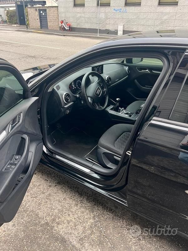 Usado Audi A3 125 CV (91 kW) 2016 Negro Familiar