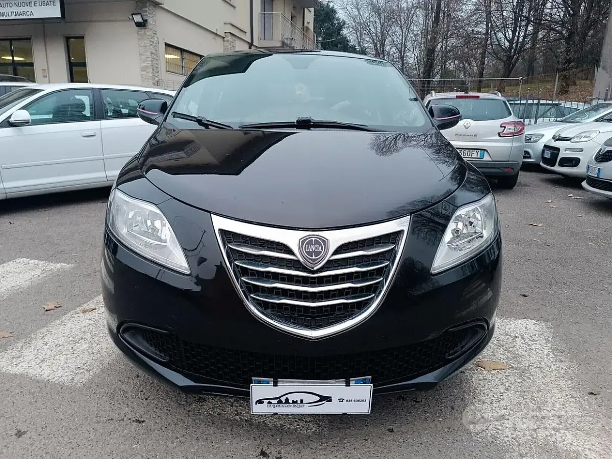 Usata Lancia Ypsilon Platinum 95 CV (69 kW) 2013 Nero Utilitaria