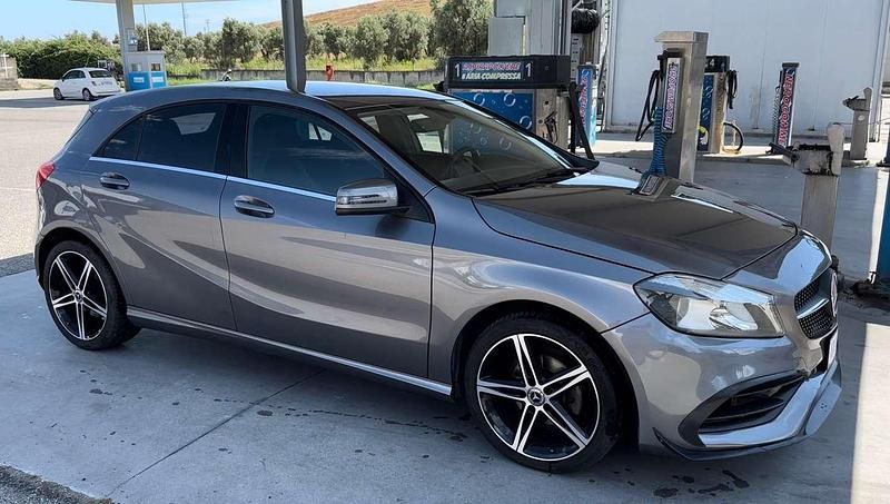 Usata Mercedes A180 109 CV (80 kW) 2015 Grigio Berlina