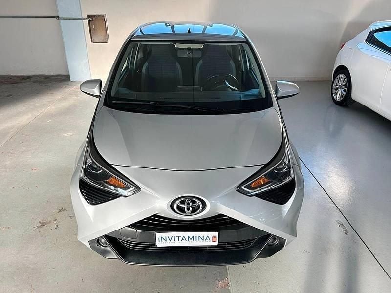 Usata Toyota Aygo Cool 72 CV (52 kW) 2019 Argento Utilitaria