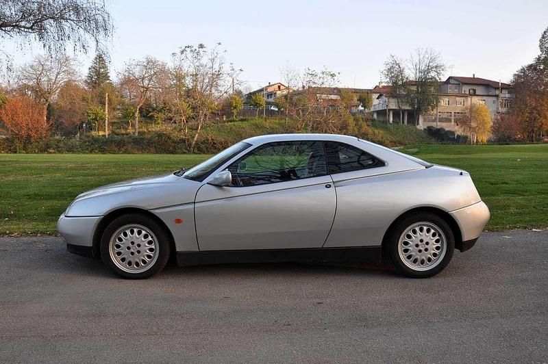 Usata Alfa Romeo GTV 201 CV (147 kW) 1996 Argento Coupé