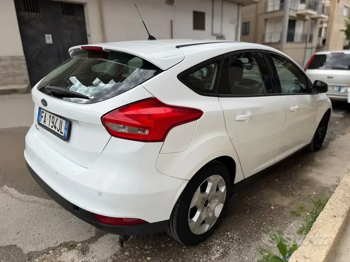 Usata Ford Focus 95 CV (69 kW) 2015 Bianco Berlina