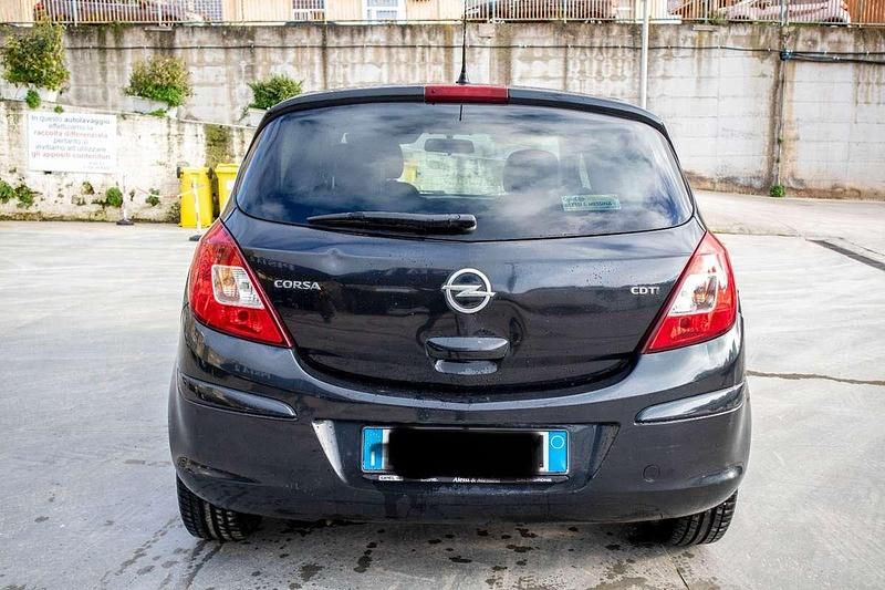 Usata Opel Corsa Edition 95 CV (69 kW) 2012 Nero Utilitaria