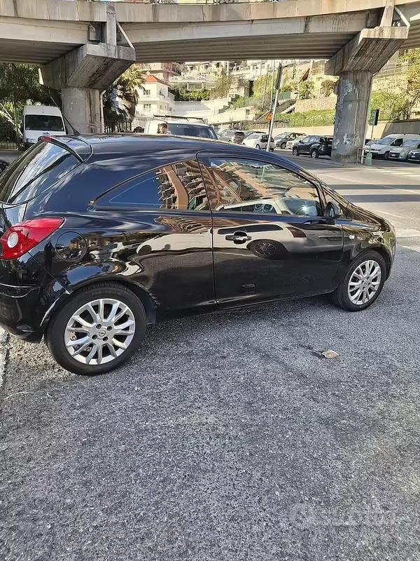 Usata Opel Corsa 75 CV (55 kW) 2008 Nero Utilitaria