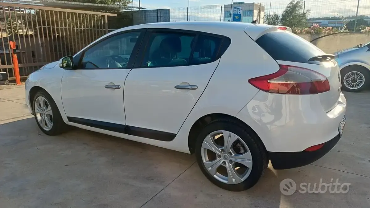Usata Renault Mégane Dynamique 110 CV (80 kW) 2009 Bianco Berlina