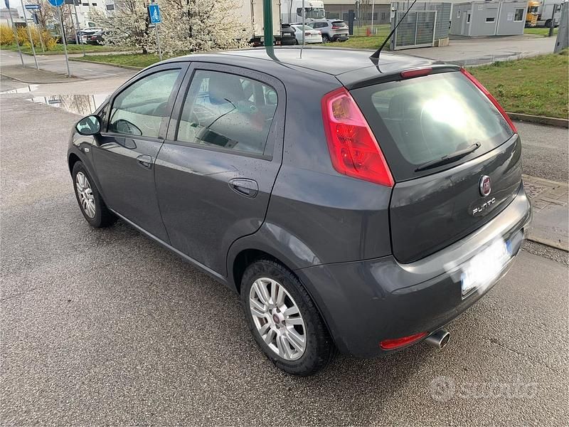 Usata Fiat Grande Punto 77 CV (56 kW) 2016 Grigio Utilitaria