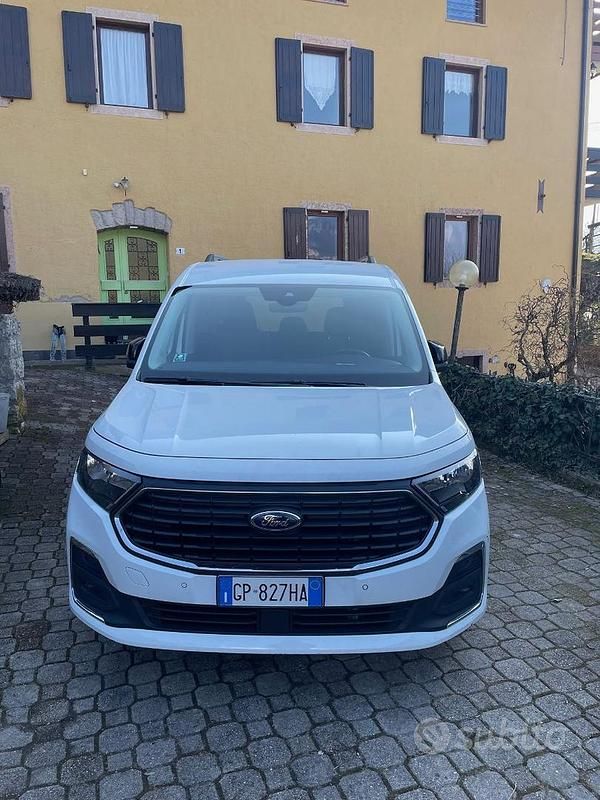 Usata Ford Grand Tourneo Connect Titanium 122 CV (89 kW) 2023 Bianco Monovolume