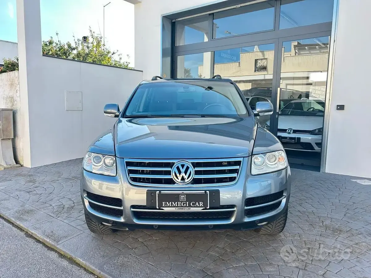 Usata VW Touareg 174 CV (127 kW) 2006 Grigio SUV