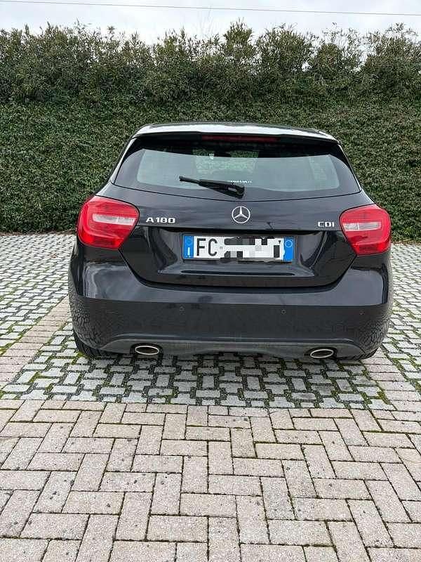 Begagnad Mercedes A180 109 HK (80 kW) 2015 Svart Sedan