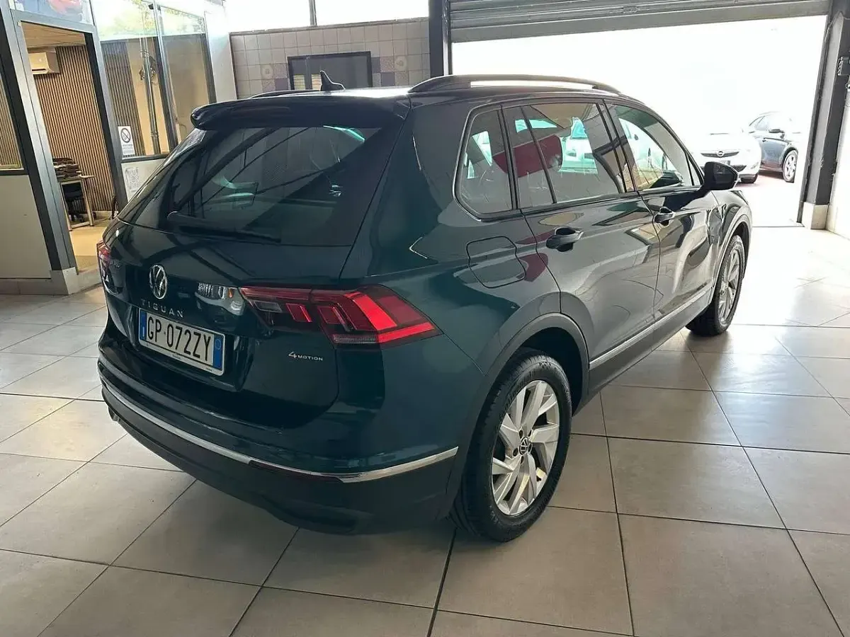 Usata VW Tiguan Life 150 CV (110 kW) 2023 Blu/azzurro SUV