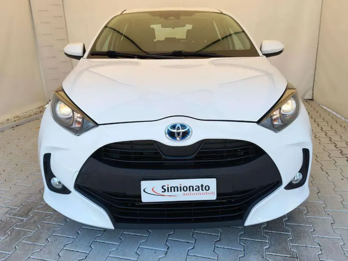 Usata Toyota Yaris Hybrid Business Edition 92 CV (67 kW) 2020 Bianco Berlina