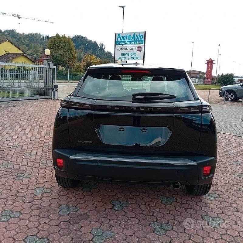Neu Peugeot 2008 Style 102 PS (75 kW) 2025 Schwarz SUV