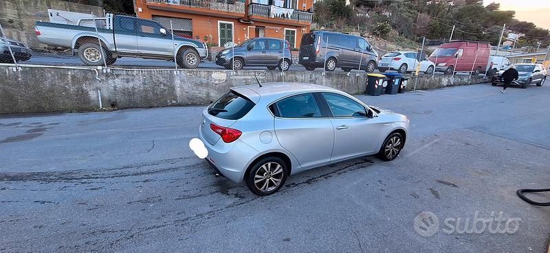 Usata Alfa Romeo Giulietta 170 CV (125 kW) 2011 Grigio Utilitaria