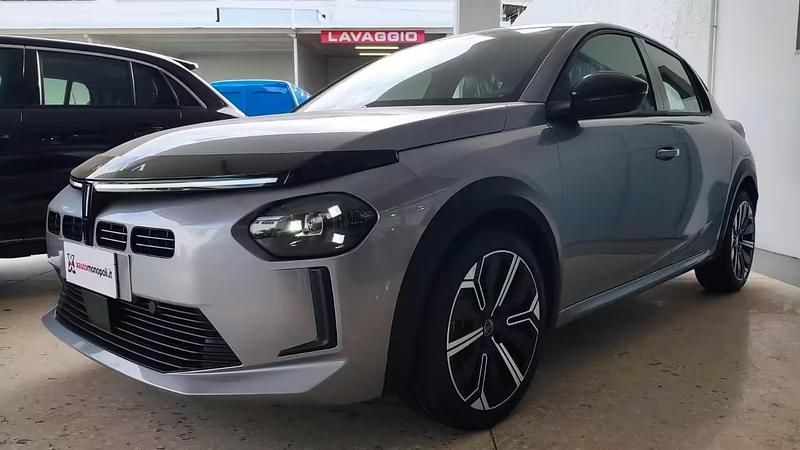 Usata Lancia Ypsilon 101 CV (74 kW) 2024 Oro Utilitaria