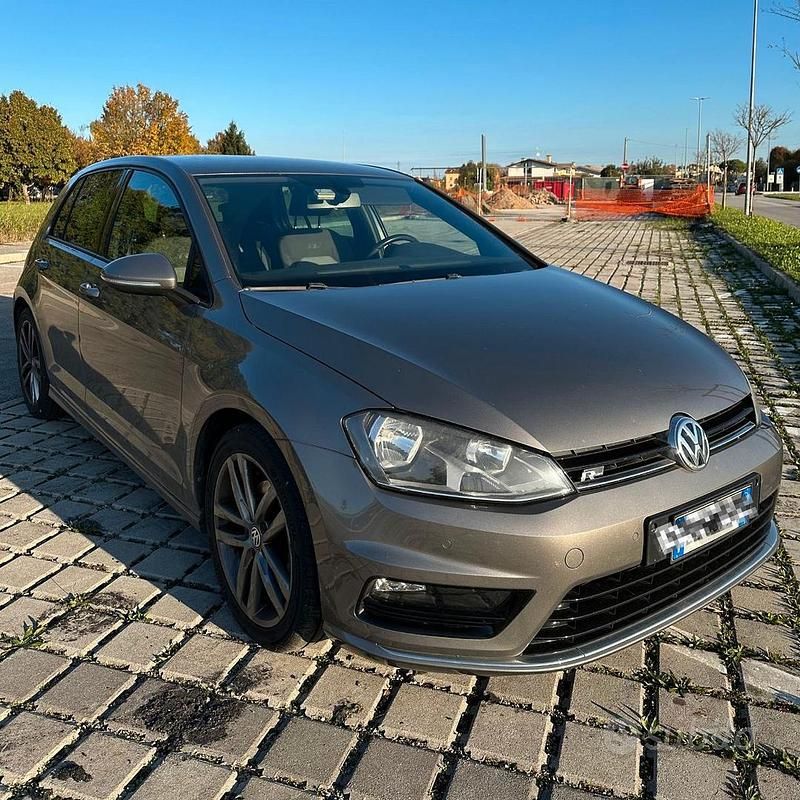 Grigio Usata 2015 VW Golf VII Edition Tre volumi | 10.000 € (Buon prezzo) - Immagine 1/4