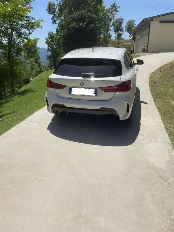 Usata BMW 116 M Sport 116 CV (85 kW) 2020 Bianco Utilitaria