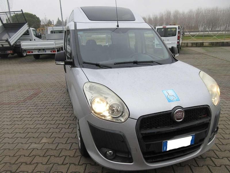 Usata Fiat Doblò 105 CV (77 kW) 2011 Grigio Monovolume