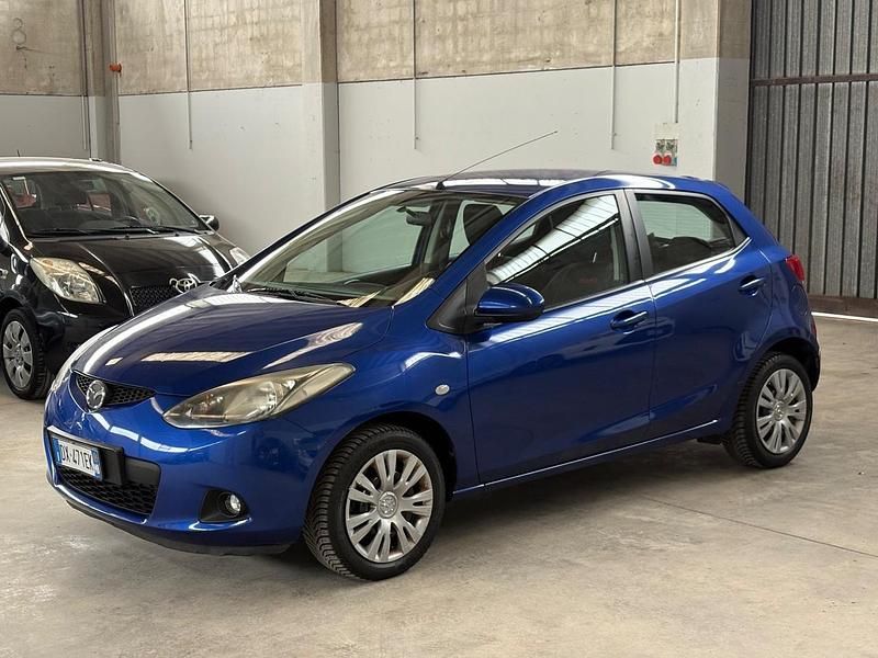 Usata Mazda 2 75 CV (55 kW) 2010 Blu Utilitaria