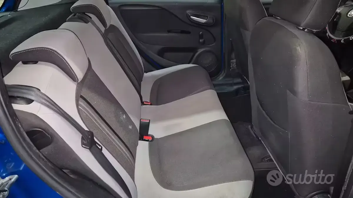 Usata Fiat Punto Lounge 69 CV (50 kW) 2014 Blu Utilitaria