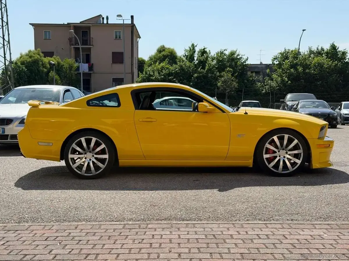 Usata Ford Mustang GT 305 CV (224 kW) 2005 Giallo Coupé