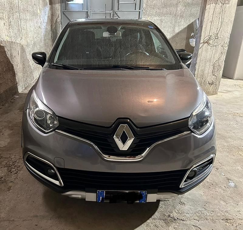 Usata Renault Captur 110 CV (80 kW) 2016 Grigio SUV