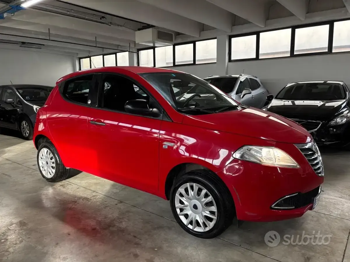 Usata Lancia Ypsilon 80 CV (58 kW) 2013 Rosso Utilitaria