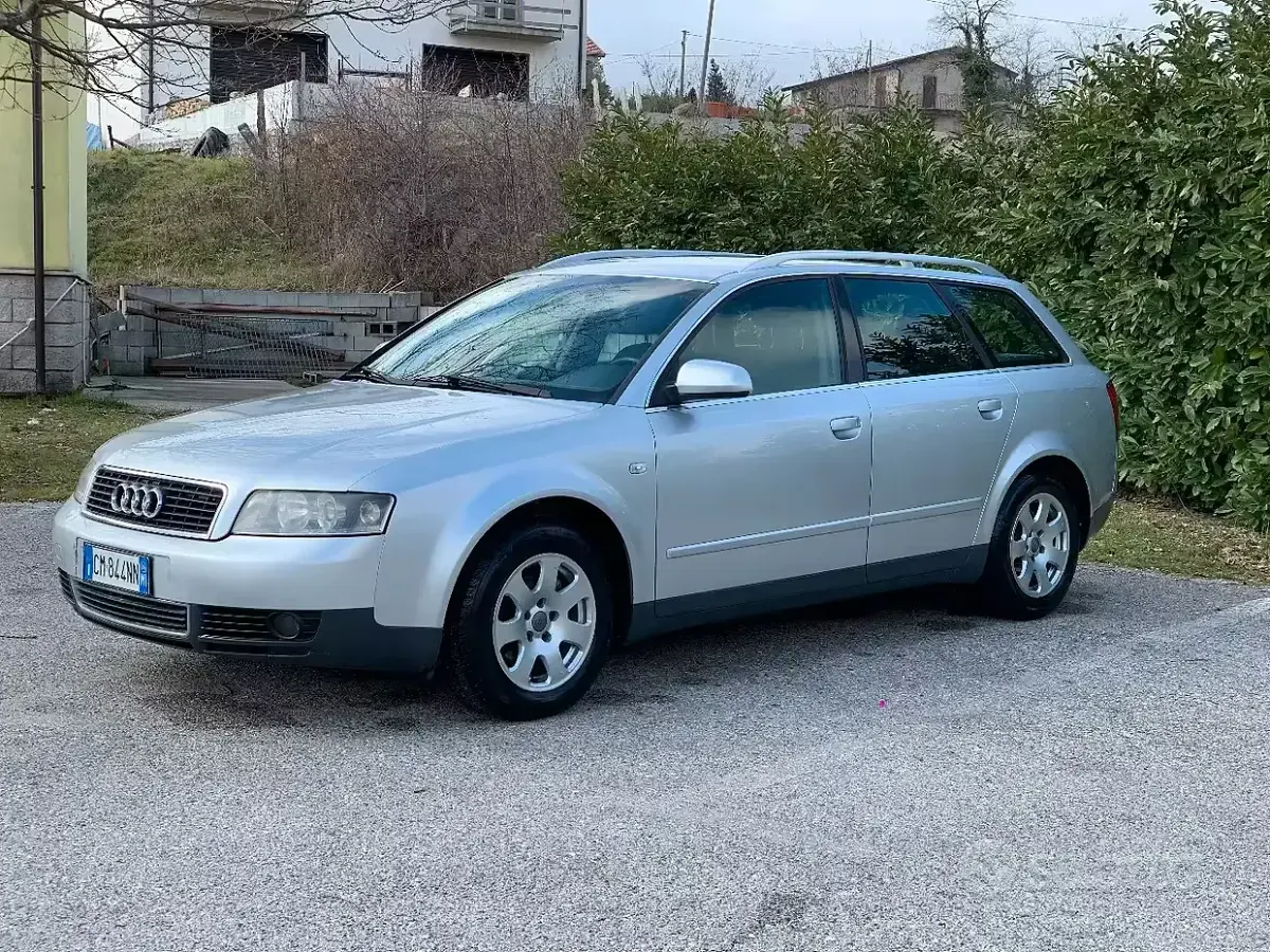 Usata Audi A4 130 CV (95 kW) 2004 Grigio Station wagon